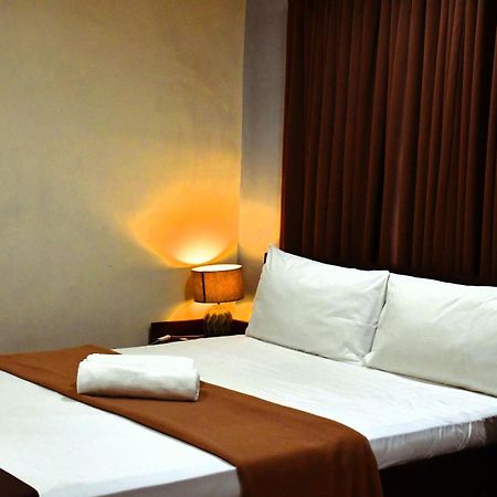 Arzo Hotel Makati Makati City Bagian luar foto
