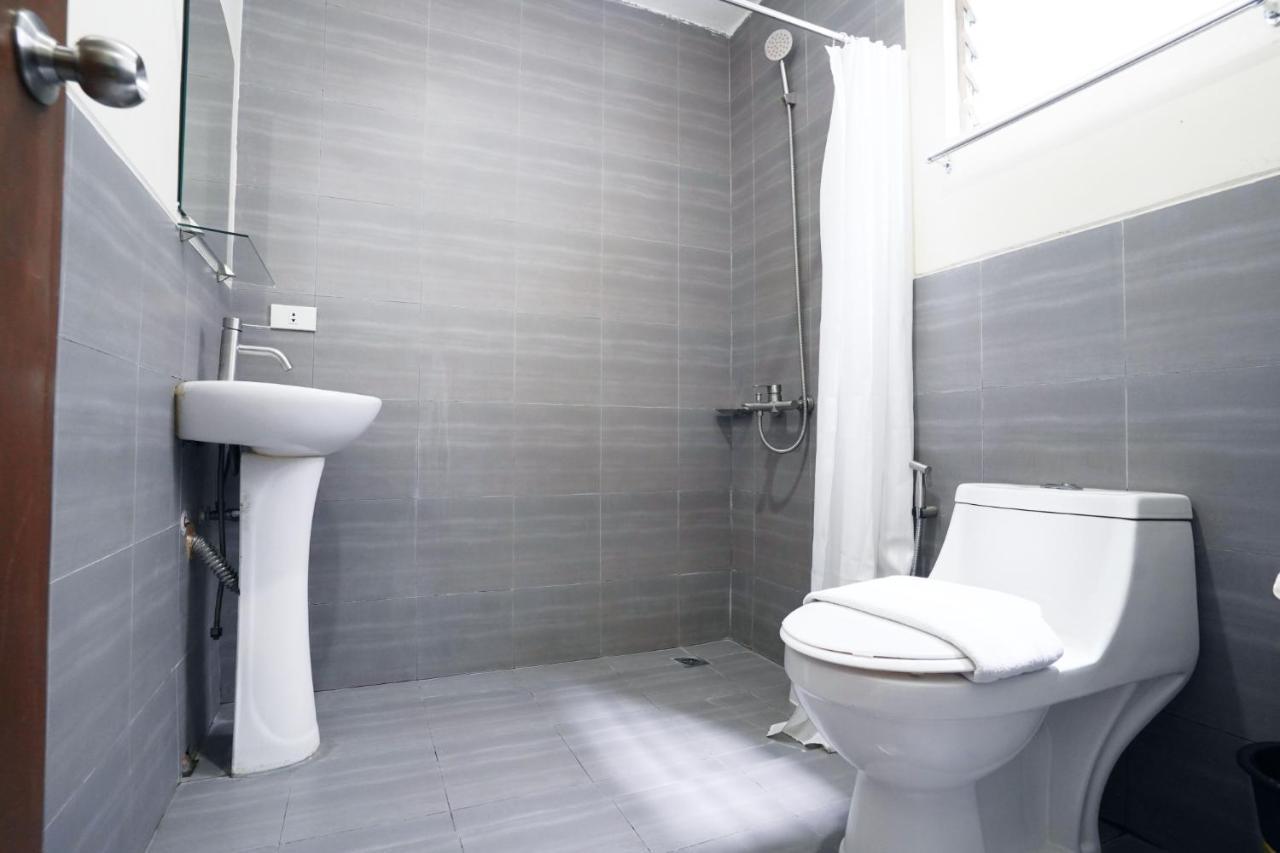 Arzo Hotel Makati Makati City Bagian luar foto