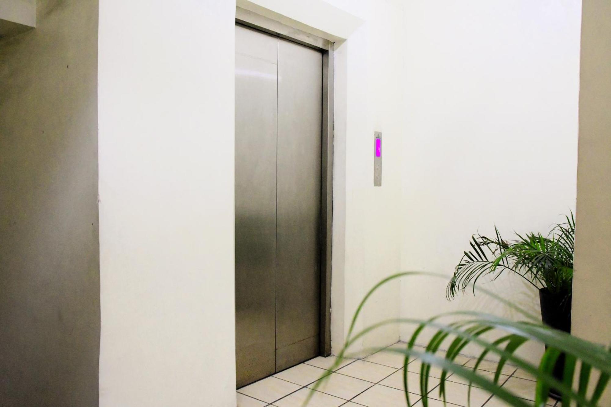 Arzo Hotel Makati Makati City Bagian luar foto