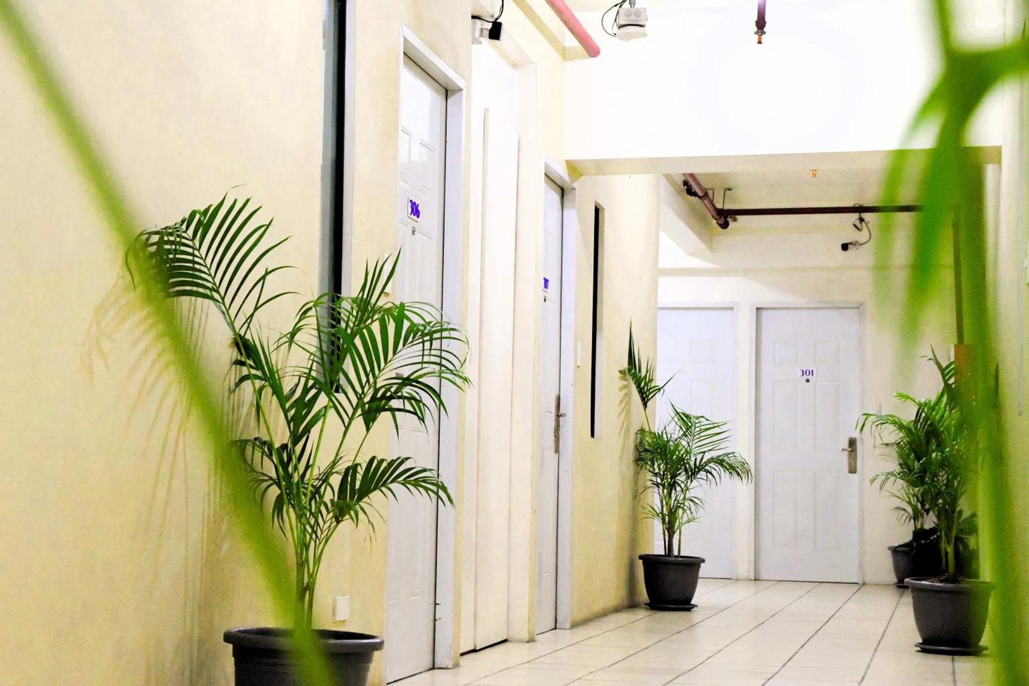 Arzo Hotel Makati Makati City Bagian luar foto