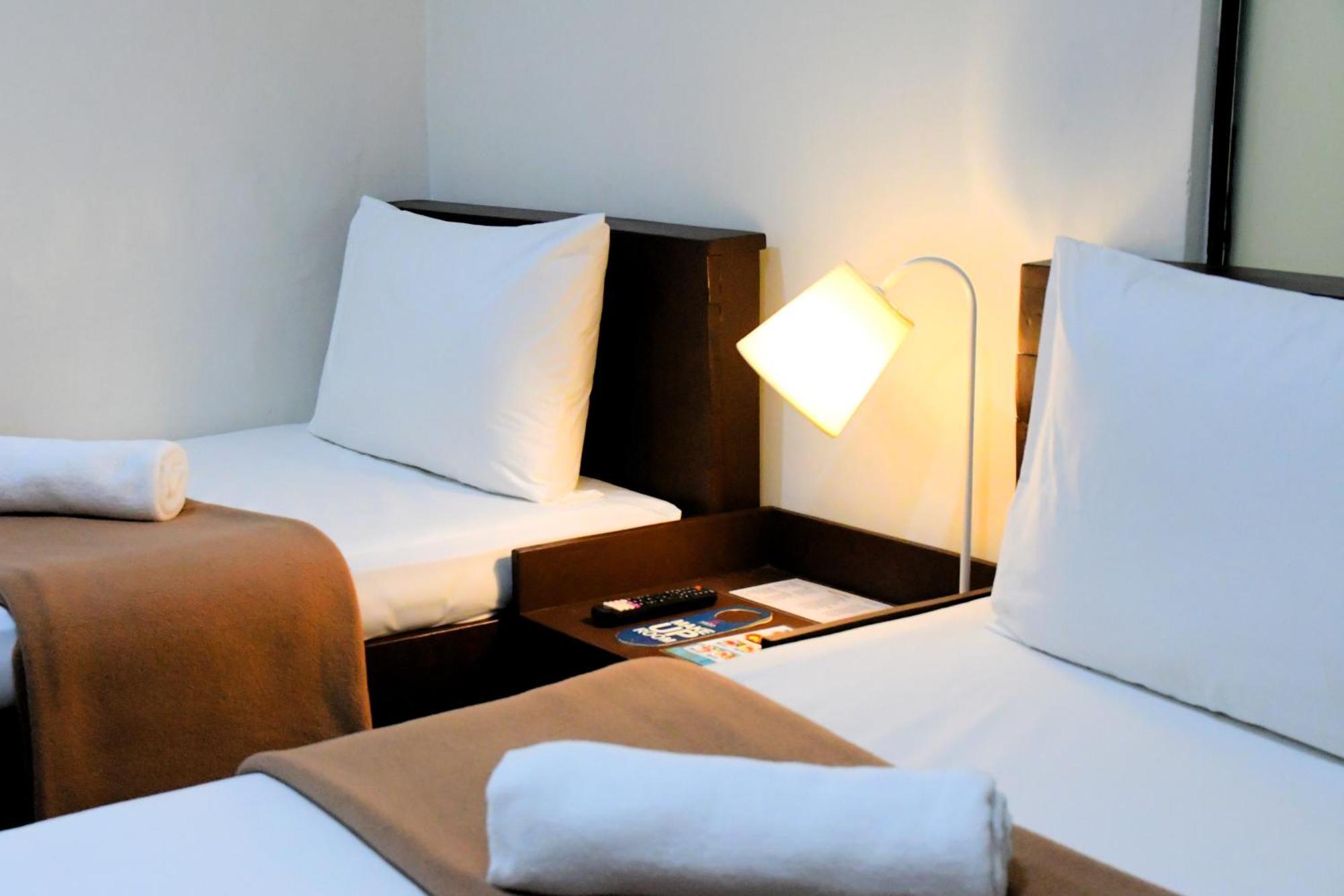 Arzo Hotel Makati Makati City Bagian luar foto