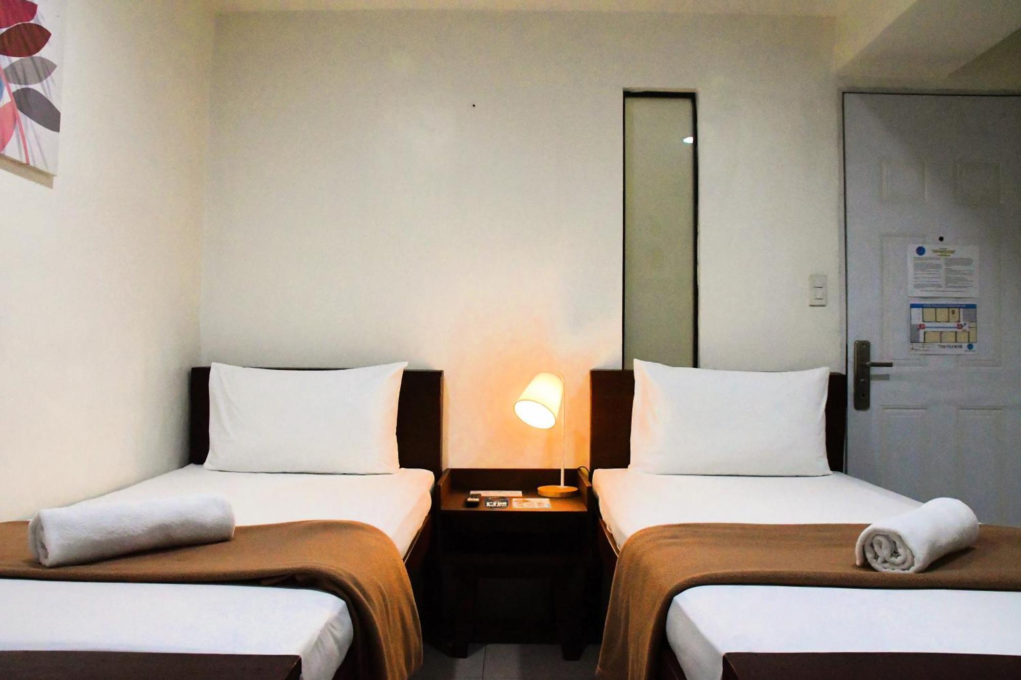 Arzo Hotel Makati Makati City Bagian luar foto