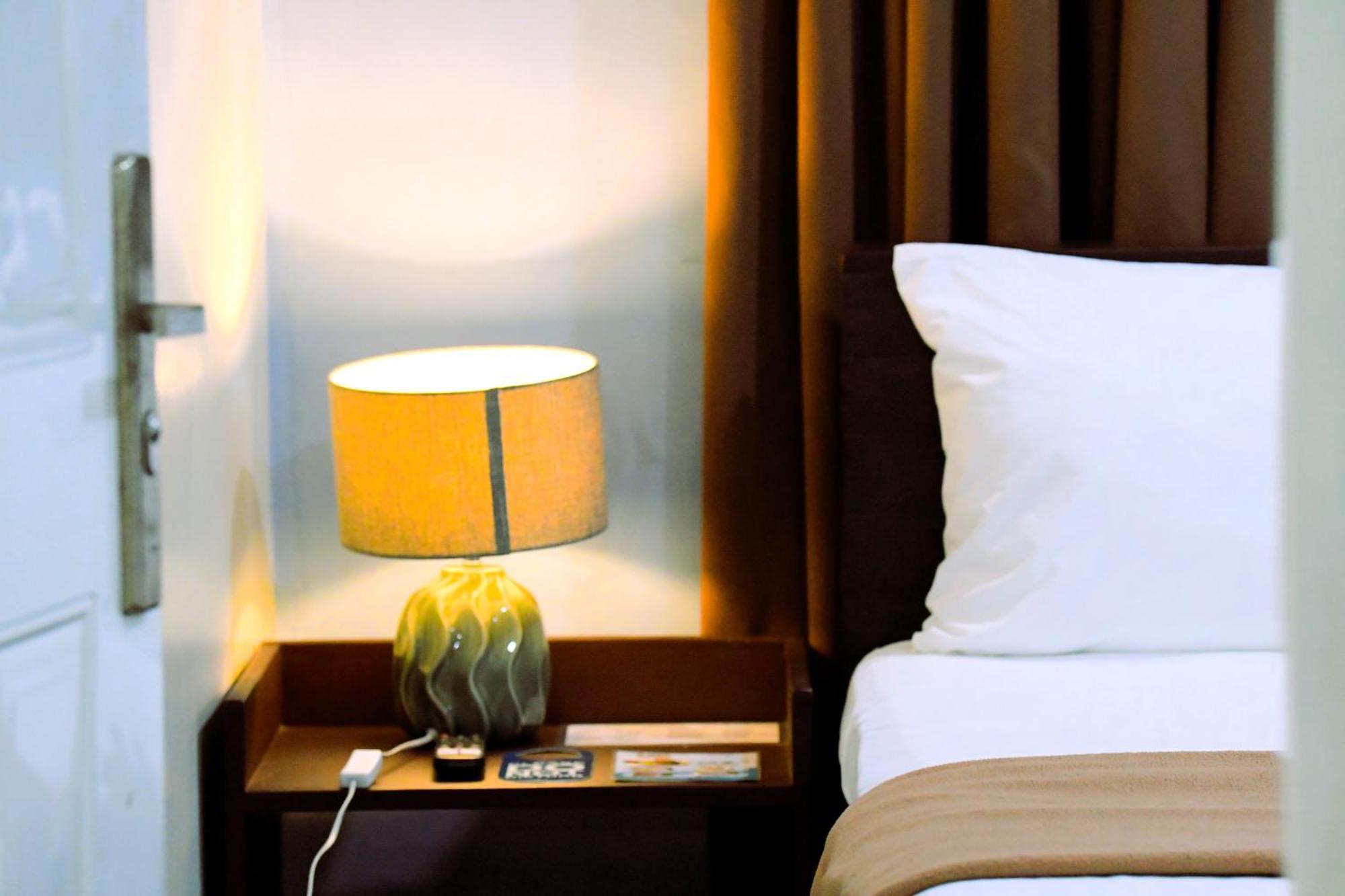 Arzo Hotel Makati Makati City Bagian luar foto