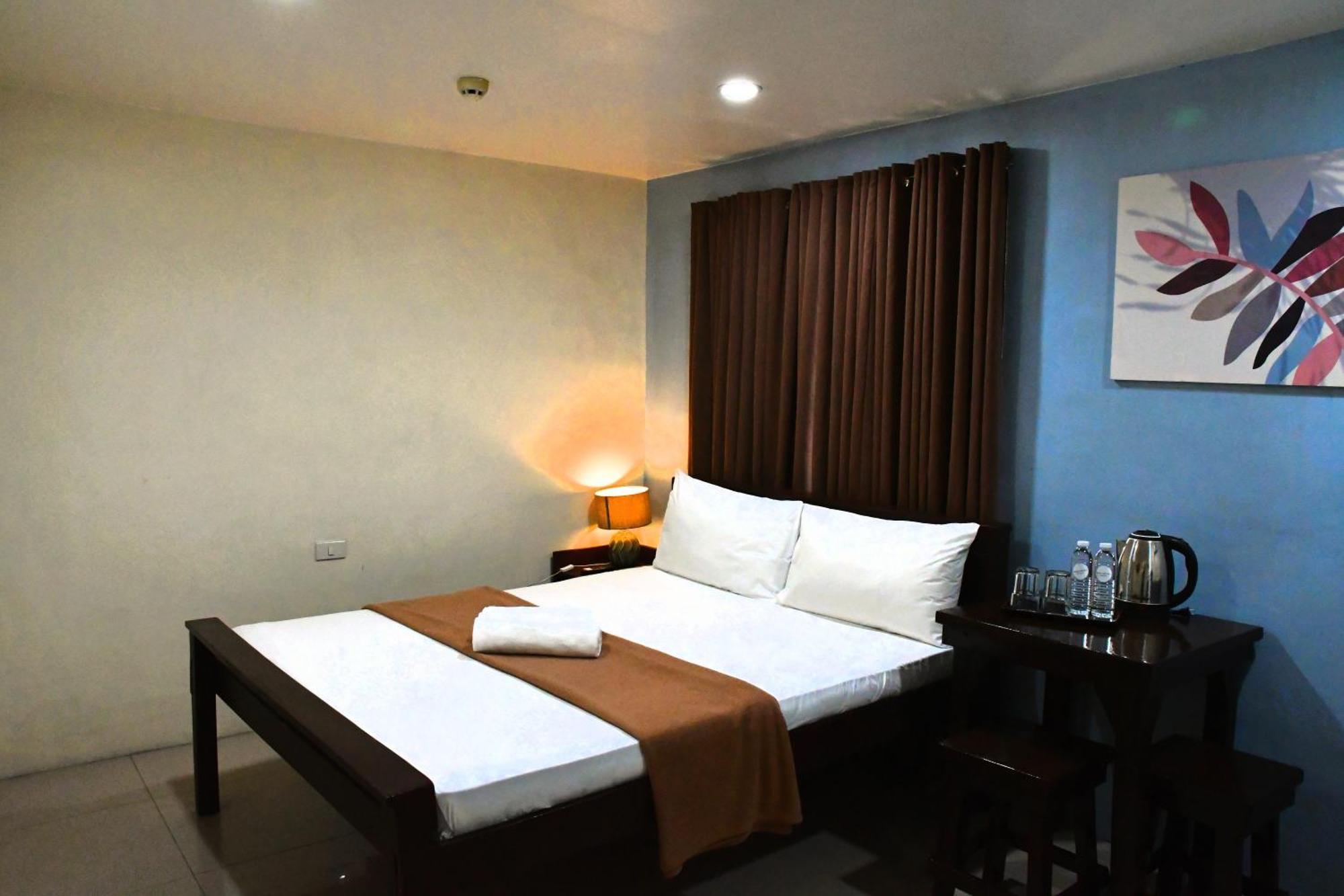 Arzo Hotel Makati Makati City Bagian luar foto