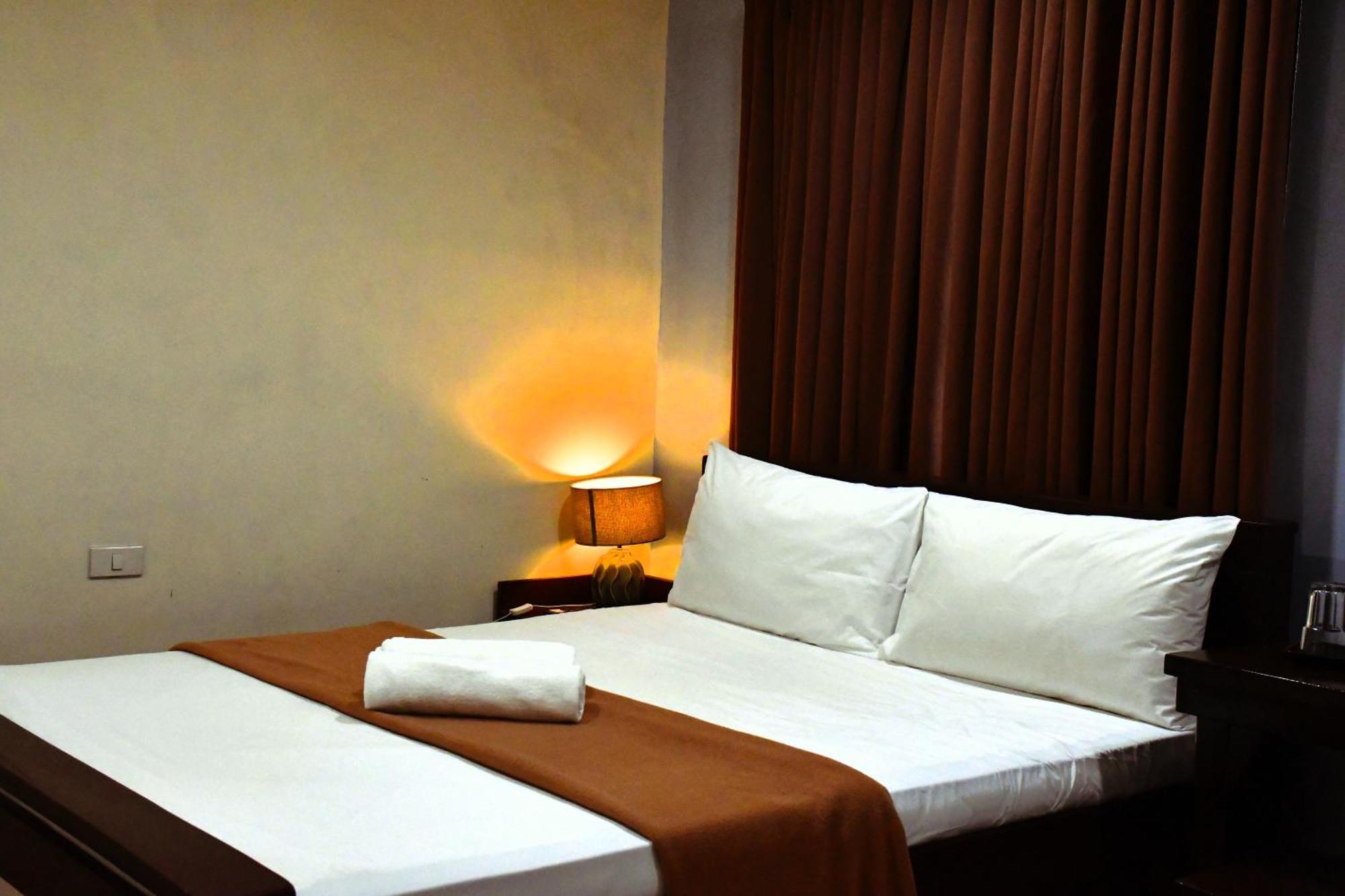 Arzo Hotel Makati Makati City Bagian luar foto