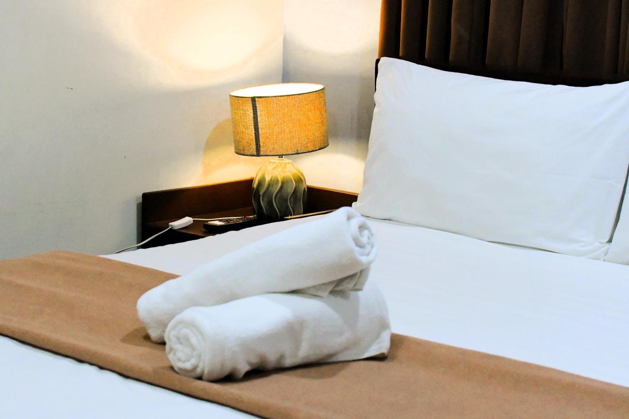 Arzo Hotel Makati Makati City Bagian luar foto